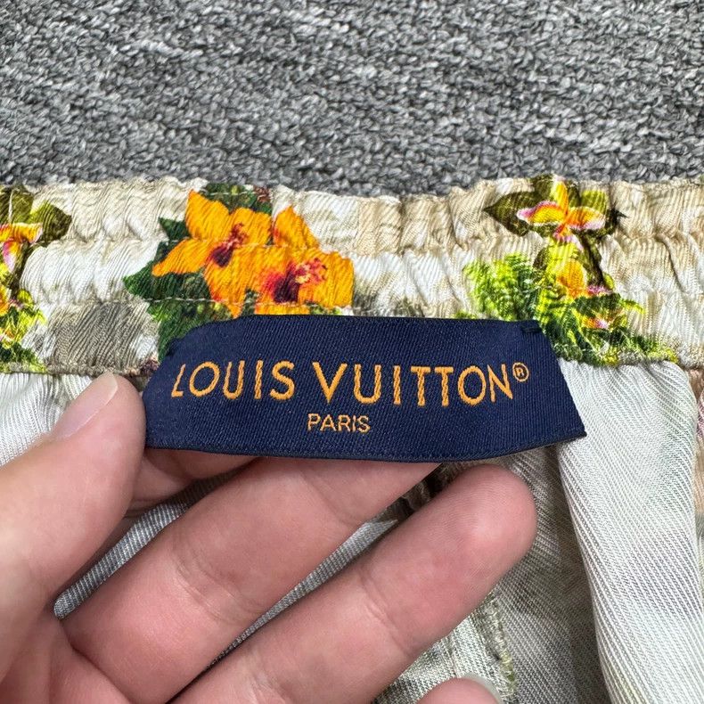 Louis Vuitton louis vuitton floral silk beach shorts Size US 44 / EU 60 - 3 Thumbnail