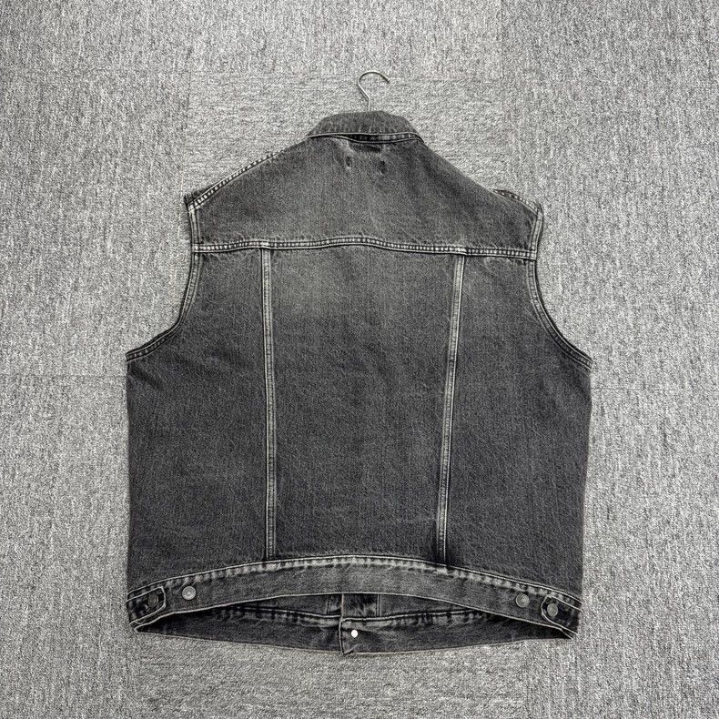 Balenciaga Balenciaga washed denim vest Size US L / EU 52-54 / 3 - 2 Thumbnail