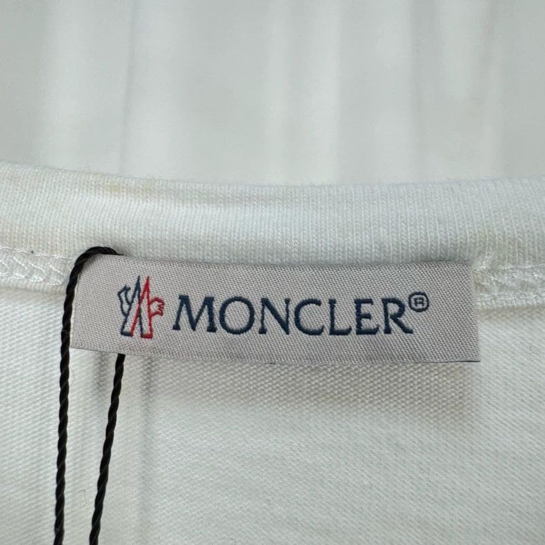 Moncler Moncler embroidered logo short sleeve Size US L / EU 52-54 / 3 - 6 Thumbnail