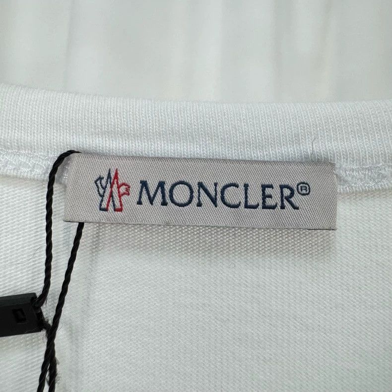 Moncler Moncler Embroidered Logo Short Sleeve Size US XXL / EU 58 / 5 - 5 Thumbnail