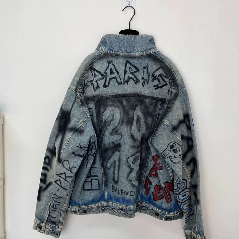 Balenciaga Balenciaga graffiti denim jacket Size US M / EU 48-50 / 2 - 3 Thumbnail
