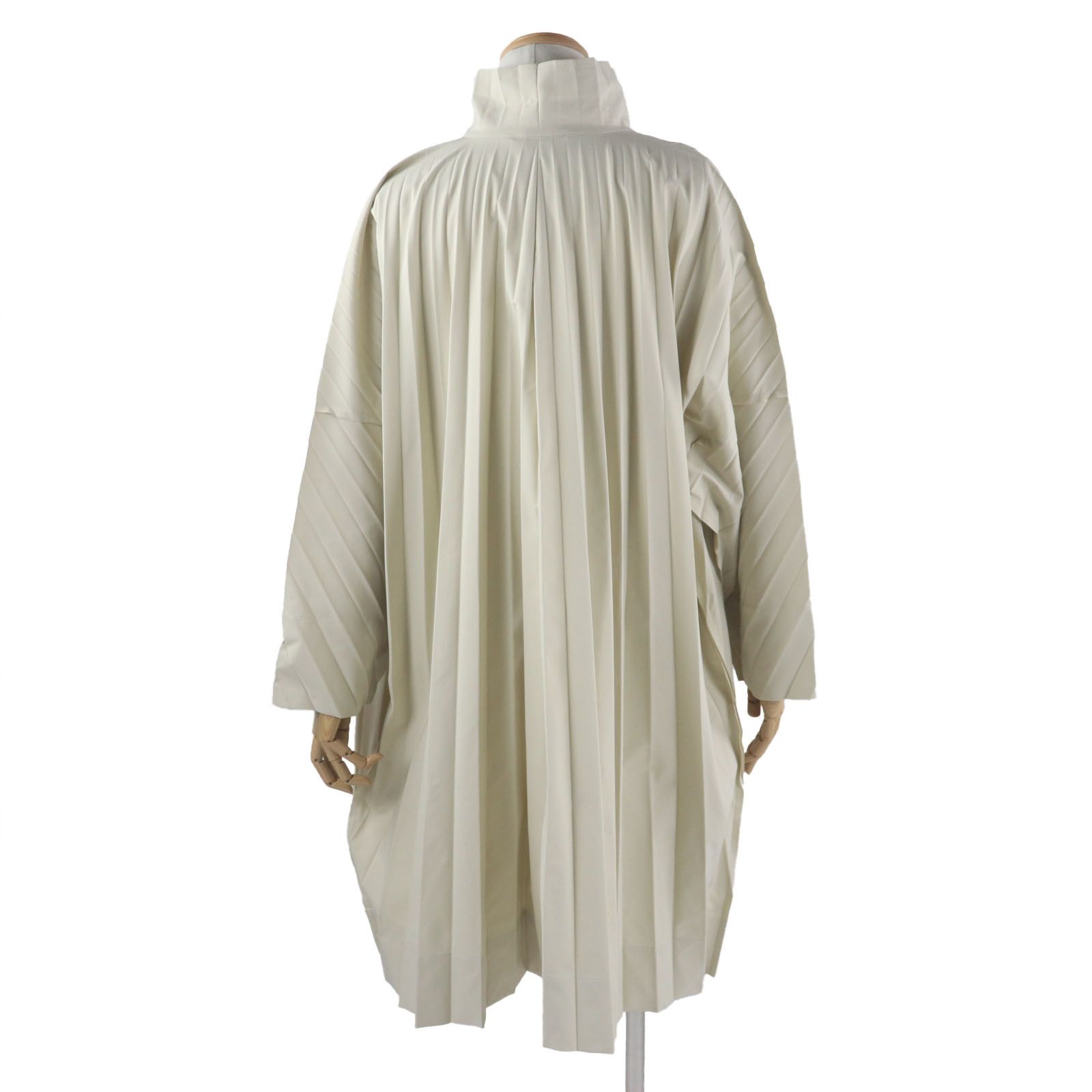 Issey Miyake Issey Miyake Homme Plissé Issey Miyake HOMME PLISSE ISSEY MIYAKE Polyester Coat Others Outerwear HP13FA305 DUTY FREE for USA Size ONE SIZE - 3 Thumbnail