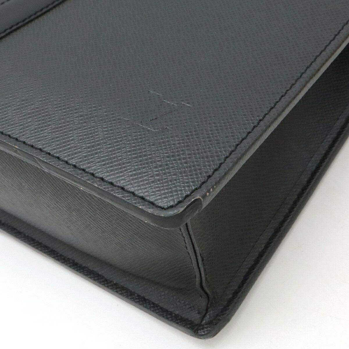 Louis Vuitton Louis Vuitton Louis Vuitton Porte-Documents Voyage Taiga Briefcase Leather Business Bag M30052 Size ONE SIZE - 3 Thumbnail
