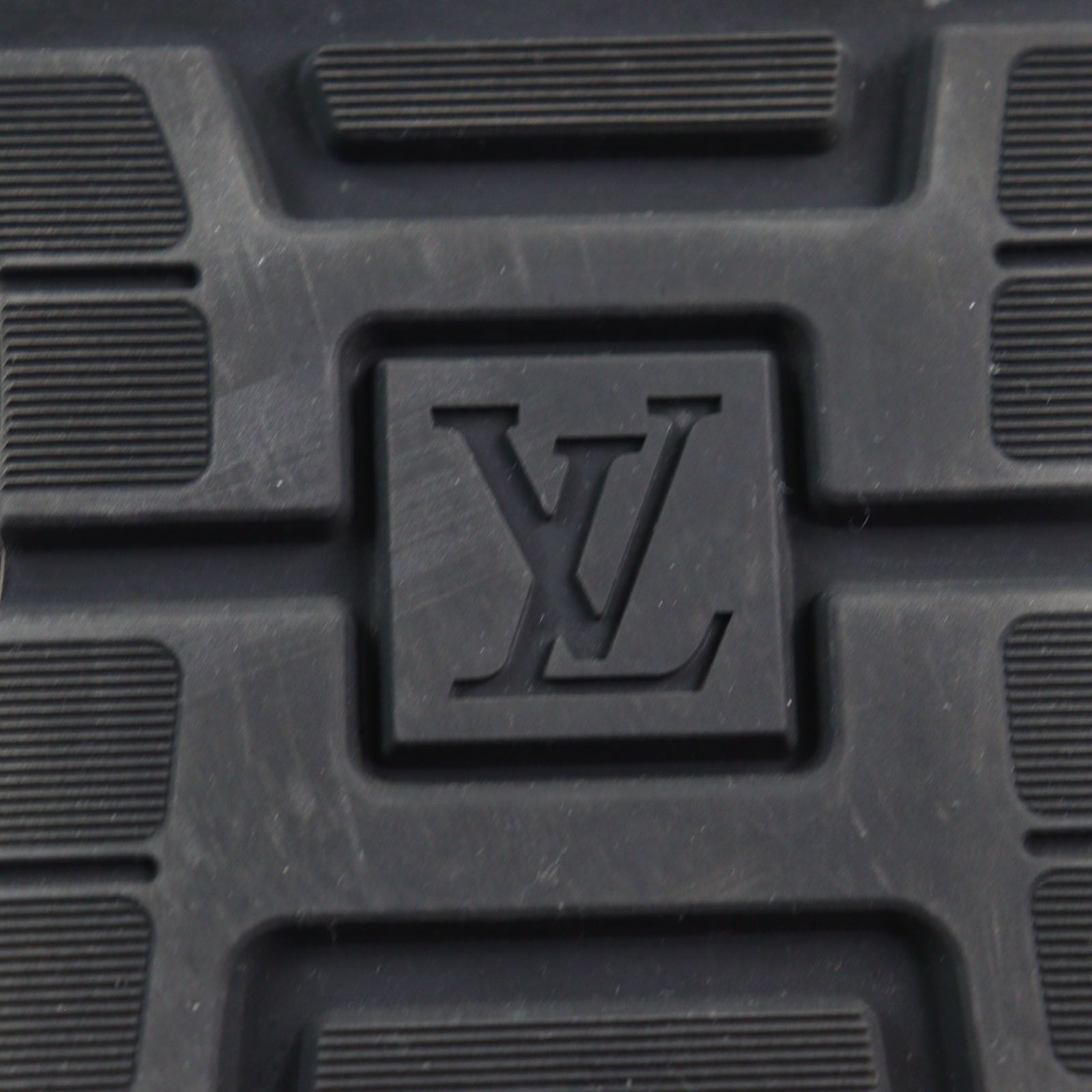 Louis Vuitton Louis Vuitton Louis Vuitton LV Initials Leather Sneakers Leather Shoes 1A9J1D Size ONE SIZE - 14 Thumbnail
