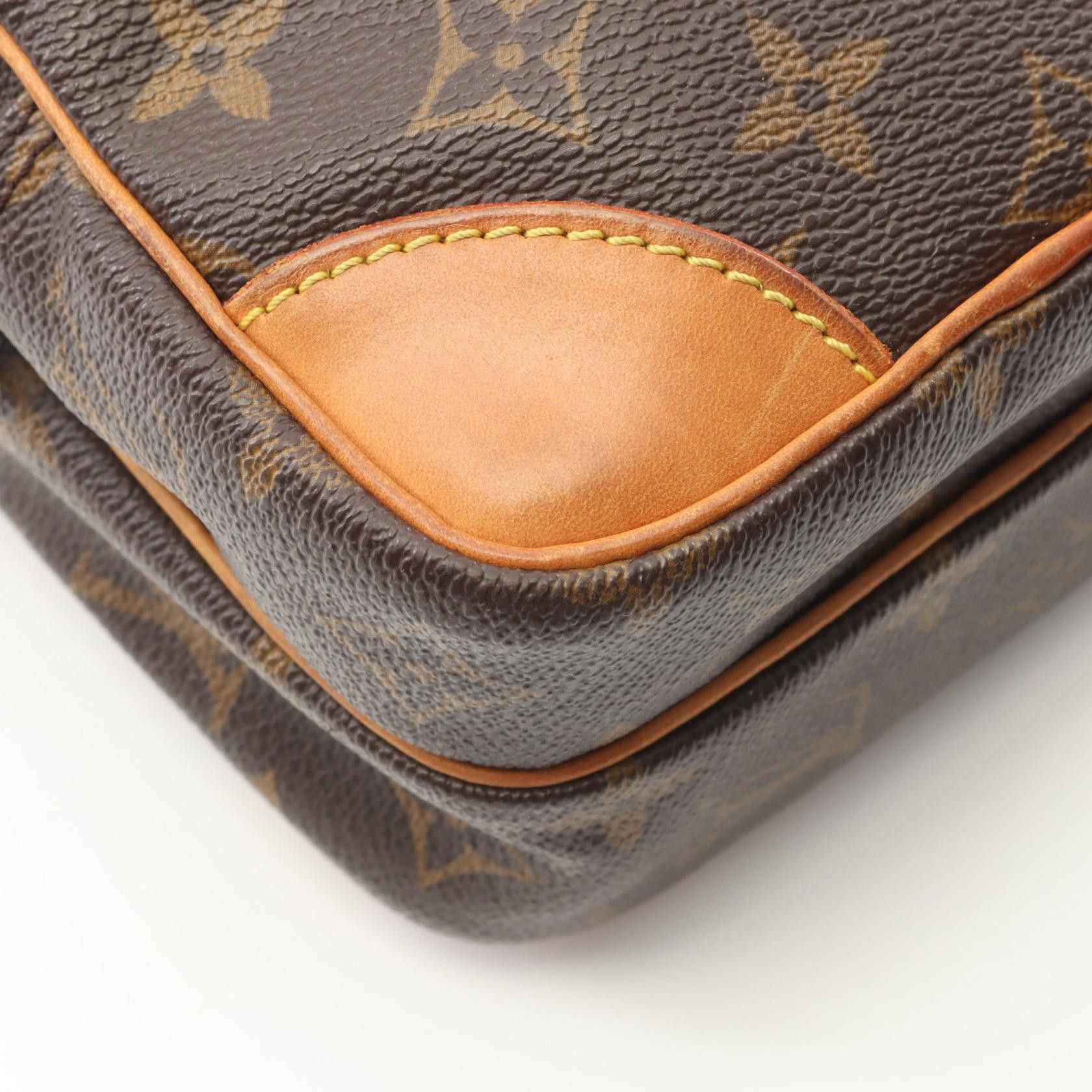 Louis Vuitton Louis Vuitton Louis Vuitton Amazon Monogram Shoulder Bag Canvas Shoulder Bag M45236 Size ONE SIZE - 6 Thumbnail