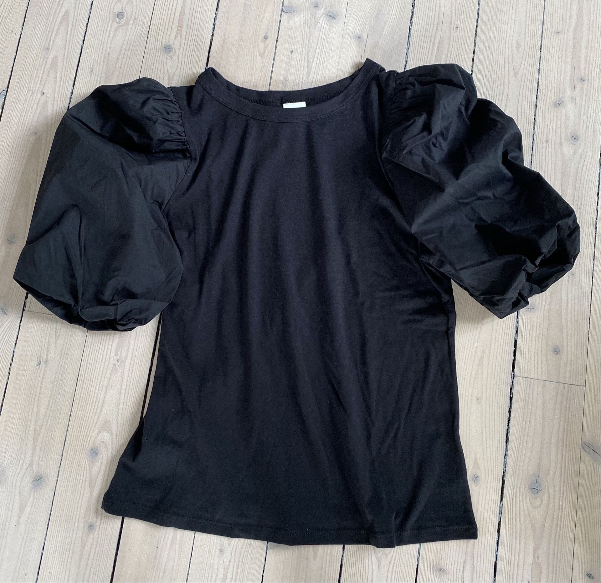 H&M H&M H&M Short Sleeve T-shirt Size M / US 6-8 / IT 42-44 - 2 Thumbnail