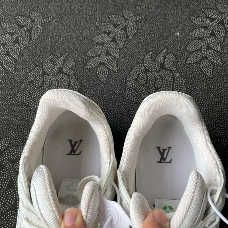 Louis Vuitton Louis Vuitton Low Top Trainer Sneakers 0089 Size US 8.5 / EU 41-42 - 9 Thumbnail