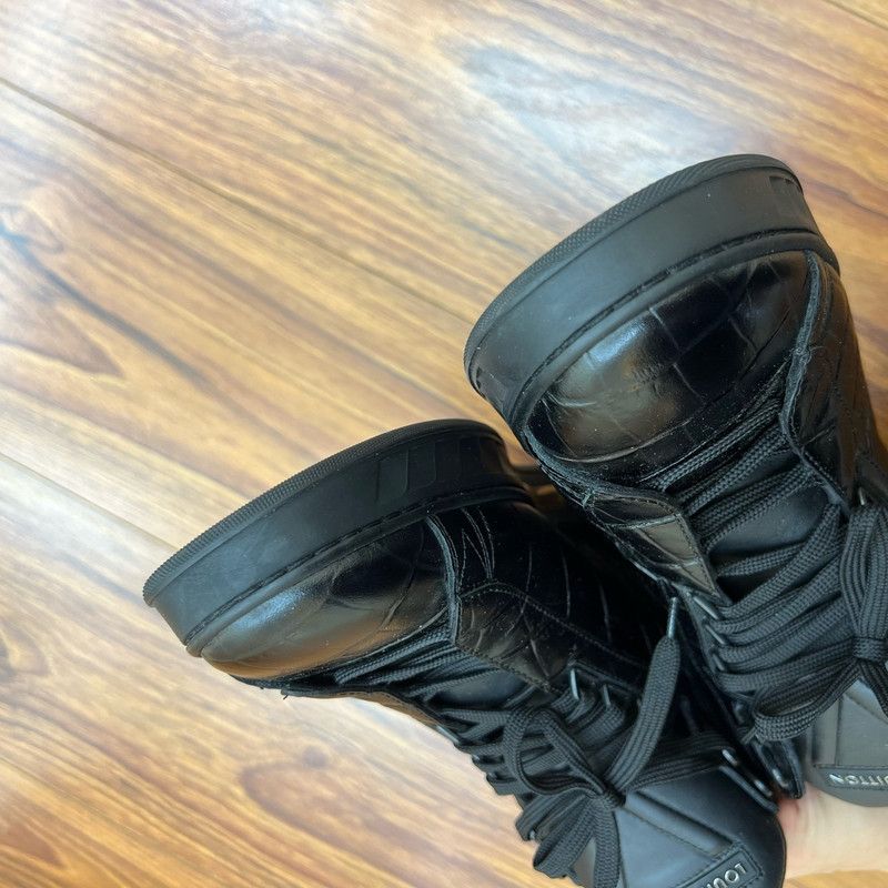 Louis Vuitton Louis Vuitton Stylish High-Top Casual Sneakers 0089 Size US 8 / EU 41 - 14 Thumbnail