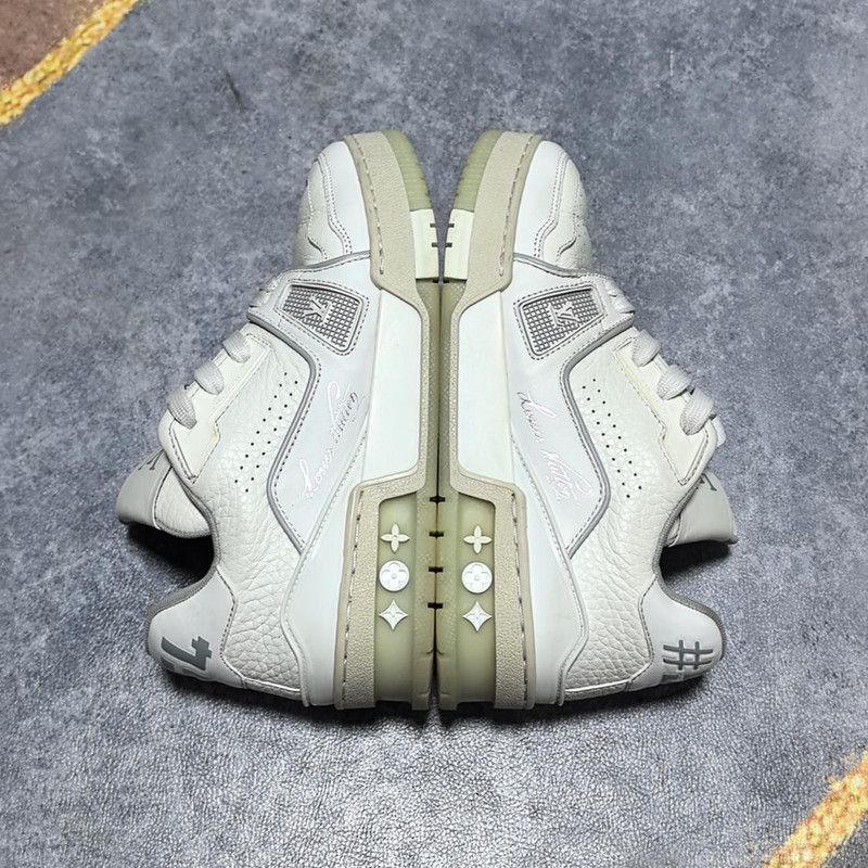 Louis Vuitton Louis Vuitton Low-Top Trainer Sneakers in White 0089 Size US 5.5 / EU 38 - 5 Thumbnail