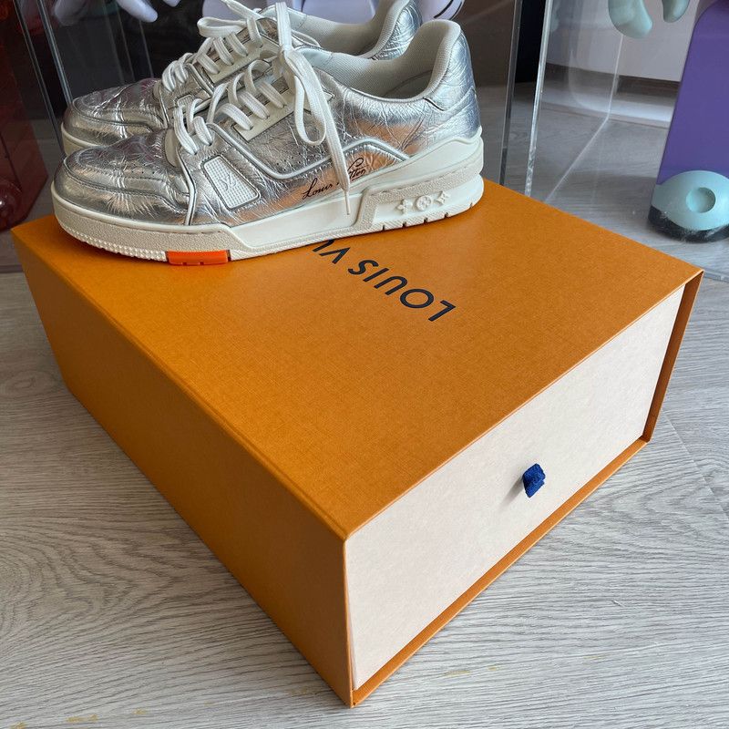 Louis Vuitton Louis Vuitton Trainer Metallized White Silver Sneakers 0089 Size US 8 / EU 41 - 6 Thumbnail