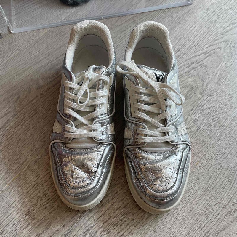Louis Vuitton Louis Vuitton Trainer Metallized White Silver Sneakers 0089 Size US 8 / EU 41 - 2 Thumbnail