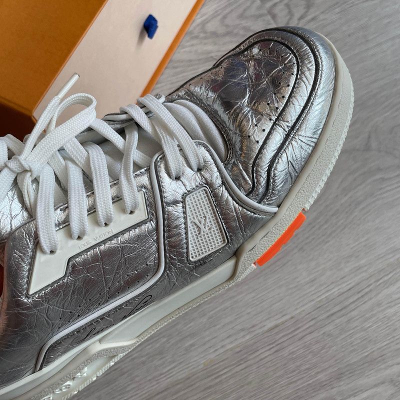 Louis Vuitton Louis Vuitton Trainer Metallized White Silver Sneakers 0089 Size US 8 / EU 41 - 12 Thumbnail
