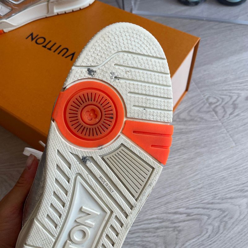 Louis Vuitton Louis Vuitton Trainer Metallized White Silver Sneakers 0089 Size US 8 / EU 41 - 11 Thumbnail