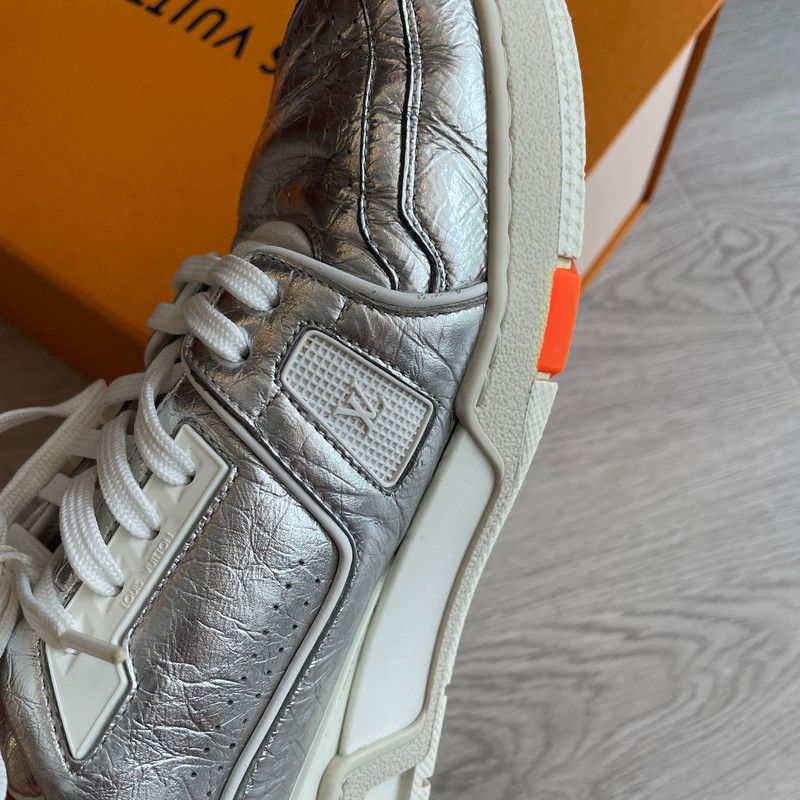 Louis Vuitton Louis Vuitton Trainer Metallized White Silver Sneakers 0089 Size US 8 / EU 41 - 8 Thumbnail