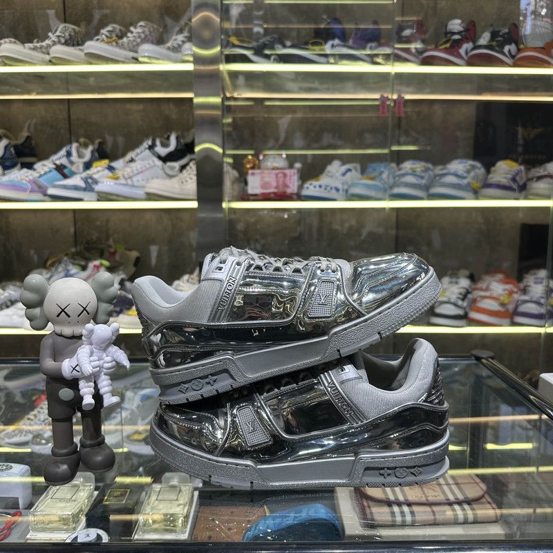 Louis Vuitton Louis Vuitton Silver Trainer Low-Top Sneakers 0089 Size US 8.5 / EU 41-42 - 7 Thumbnail