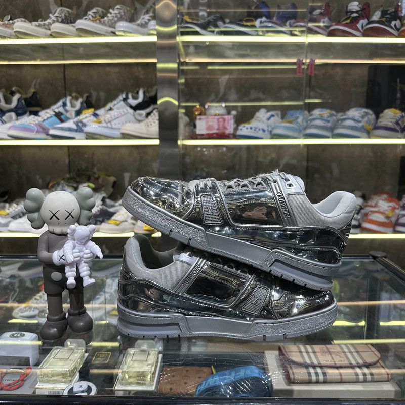 Louis Vuitton Louis Vuitton Silver Trainer Low-Top Sneakers 0089 Size US 8.5 / EU 41-42 - 8 Thumbnail