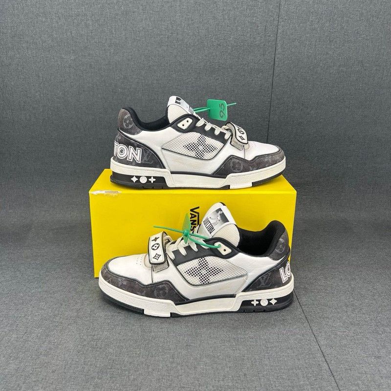 Louis Vuitton Trainer Low-Top Sneakers 0089