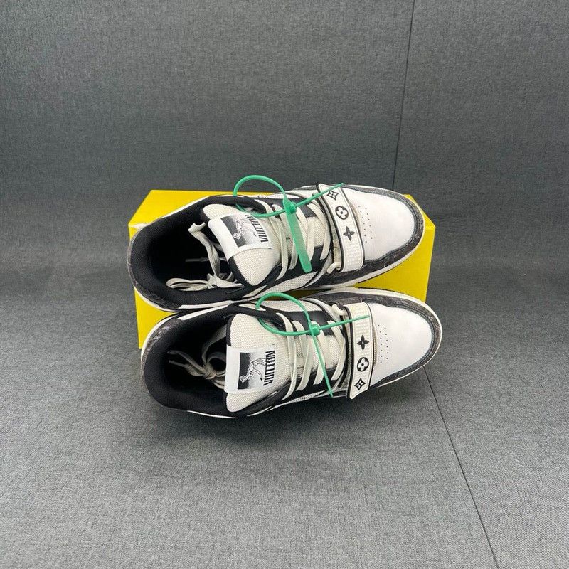 Louis Vuitton Trainer Low-Top Sneakers 0089