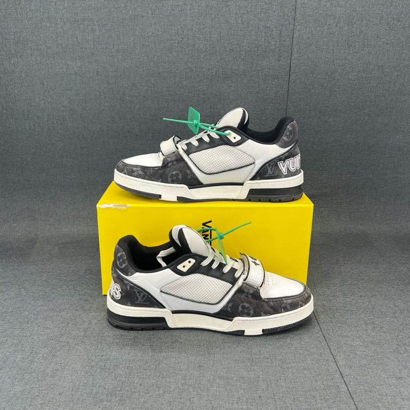 Louis Vuitton Trainer Low-Top Sneakers 0089