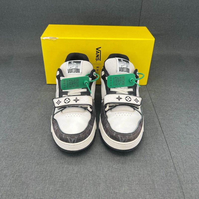 Louis Vuitton Trainer Low-Top Sneakers 0089