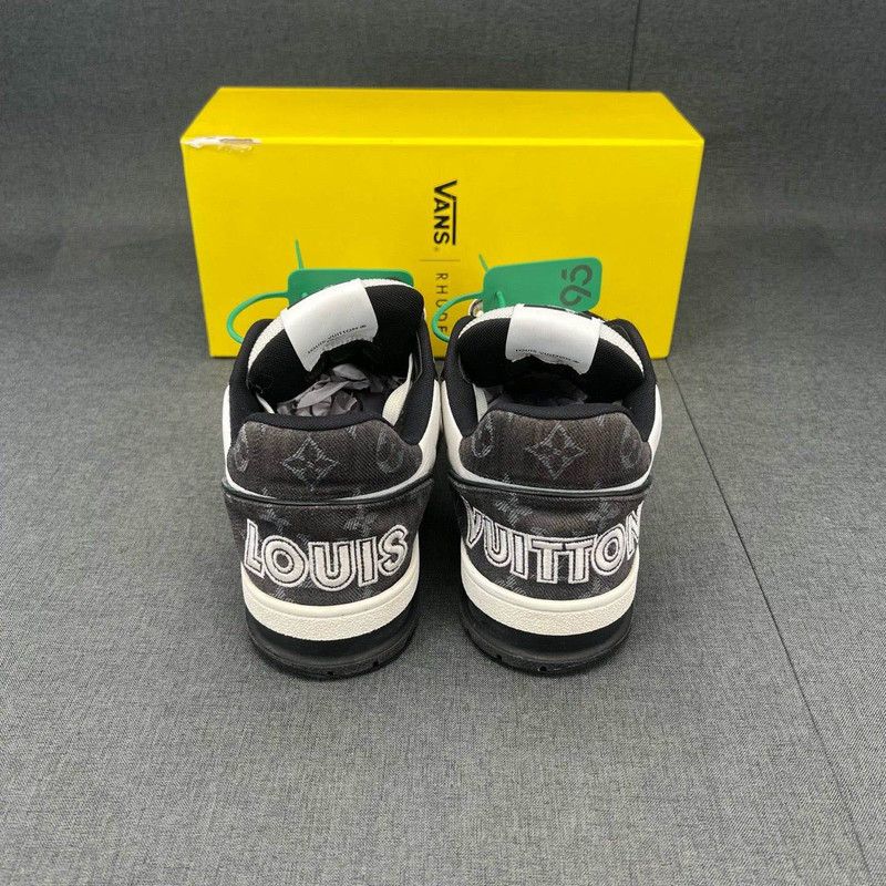 Louis Vuitton Trainer Low-Top Sneakers 0089