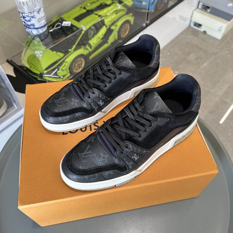 Louis Vuitton Louis Vuitton Stylish Low-Top Trainer Sneakers 0089 Size US 8.5 / EU 41-42 - 8 Thumbnail