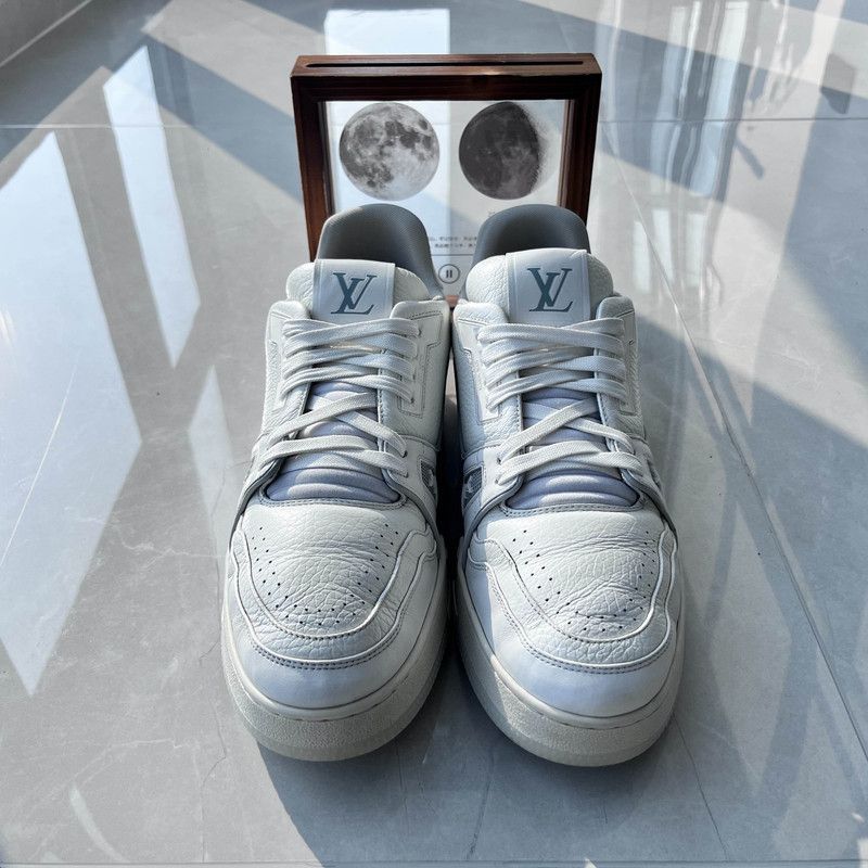 Louis Vuitton Louis Vuitton Trainer White Low-Top Fashion Sneakers 0089 Size US 9 / EU 42 - 2 Thumbnail