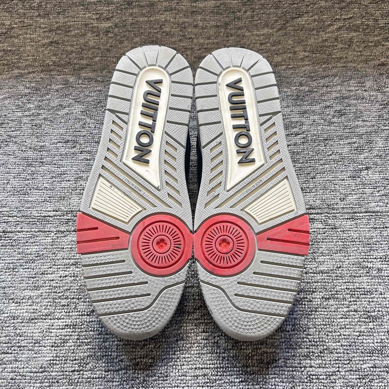 Louis Vuitton Louis Vuitton Low-Top Stylish Trainers for Men and Women 0089 Size US 8.5 / EU 41-42 - 4 Thumbnail
