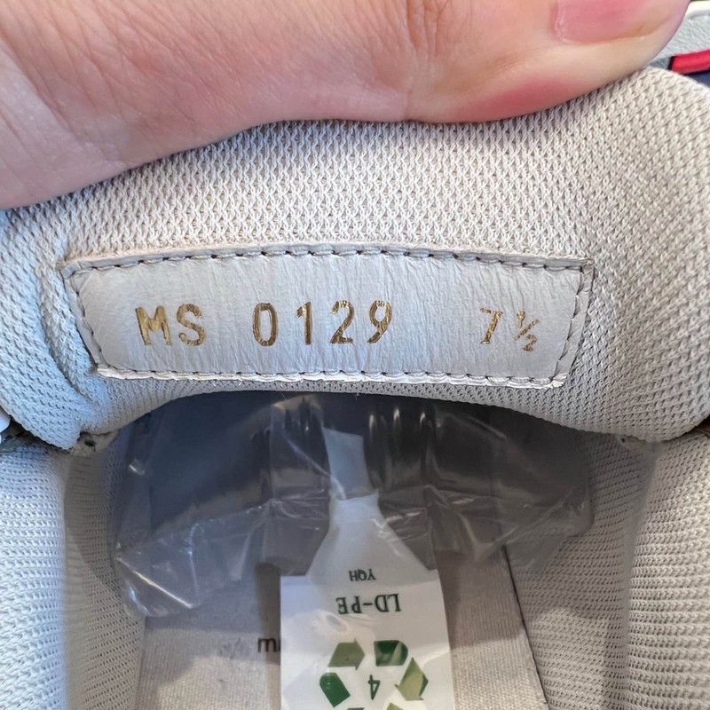 Louis Vuitton Louis Vuitton Grey and Black Trainer Sneakers 0089 Size US 8 / EU 41 - 5 Thumbnail