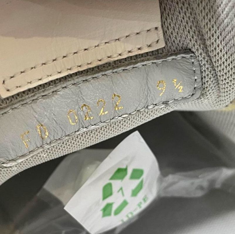 Louis Vuitton White Low-Top Trainer Sneakers 0089