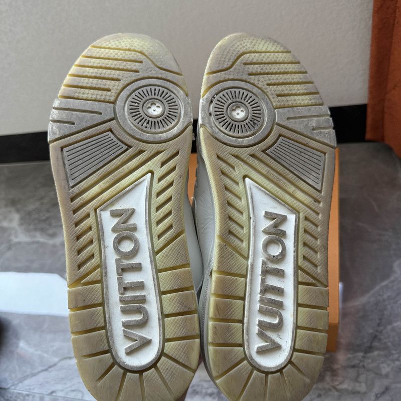 Louis Vuitton White Low-Top Trainer Sneakers 0089