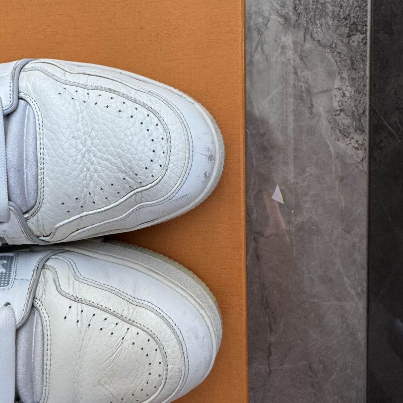 Louis Vuitton White Low-Top Trainer Sneakers 0089