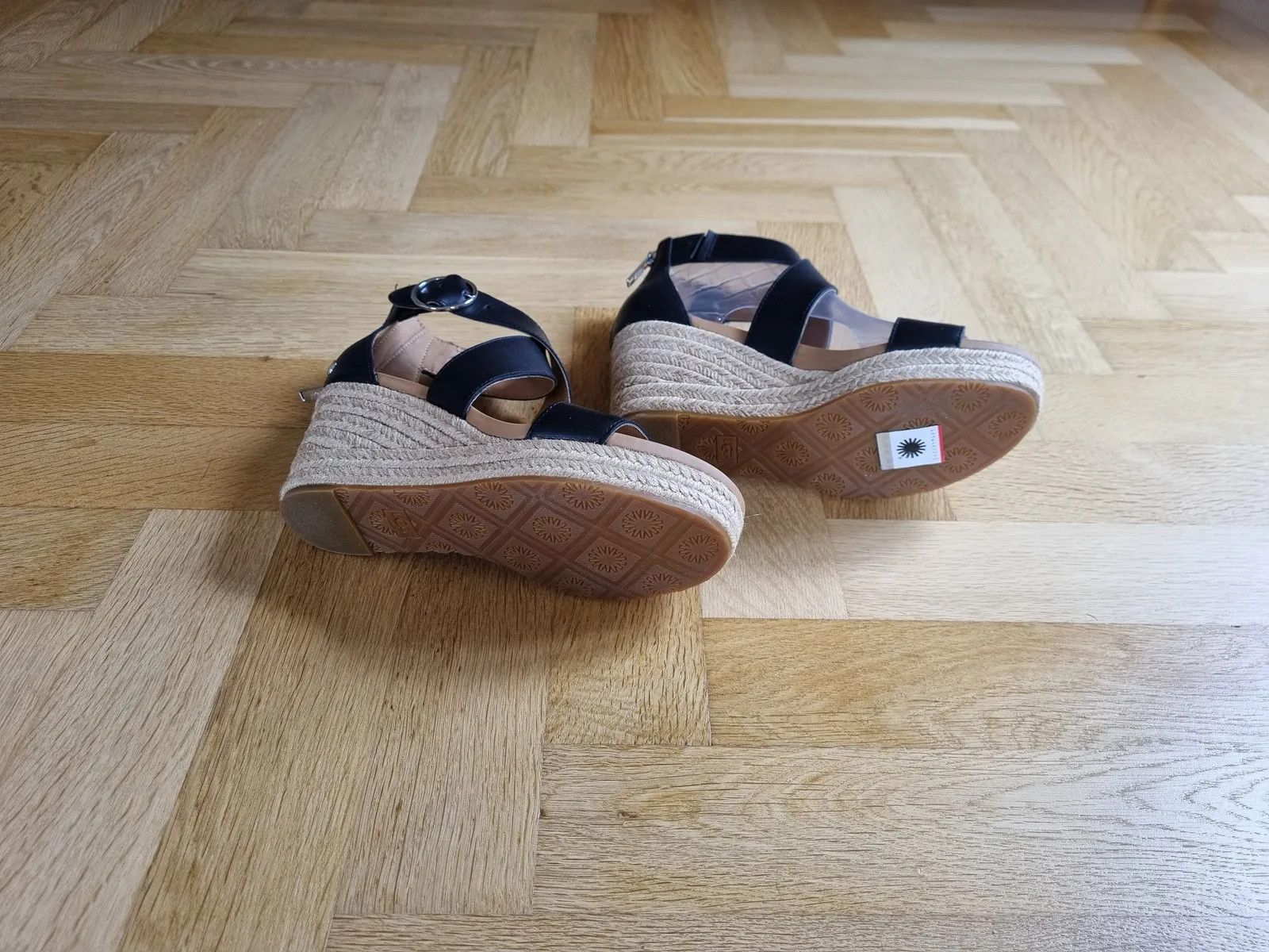 Ugg Ugg Hylda Sandals Size US 7 / IT 37 - 3 Thumbnail