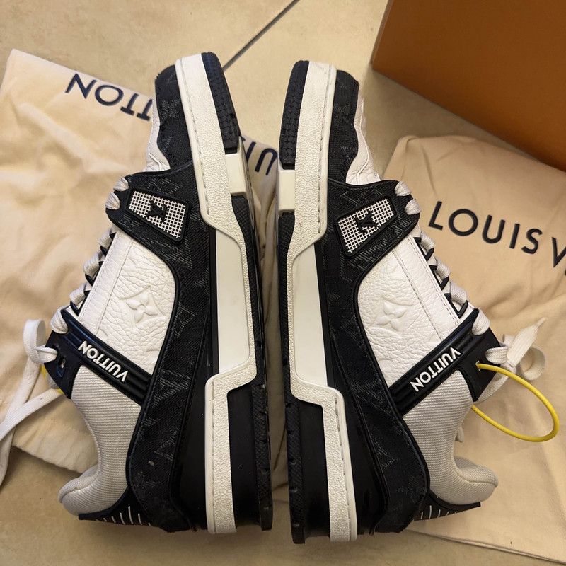 Louis Vuitton Louis Vuitton Trainer Panda Low-Top Sneakers 0089 Size US 8.5 / EU 41-42 - 11 Thumbnail