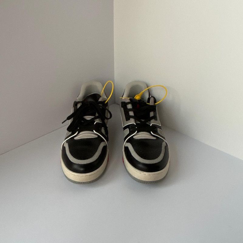 Louis Vuitton Louis Vuitton Black and Gray Trainer Sneakers 0089 Size US 8 / EU 41 - 2 Thumbnail