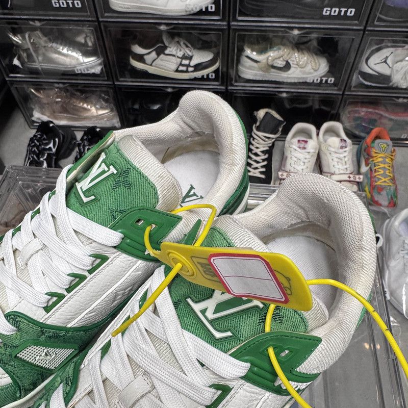 Louis Vuitton Louis Vuitton Trainer Green and White Low-Top Sneakers 0089 Size US 11 / EU 44 - 9 Thumbnail