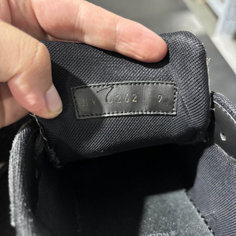 Louis Vuitton Louis Vuitton Run Away Black Grey Sneakers 0089 Size US 10.5 / EU 43-44 - 5 Thumbnail