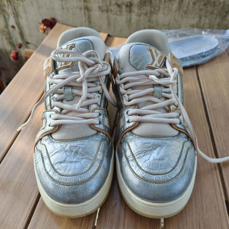Louis Vuitton Louis Vuitton Stylish Silver Trainer Sneakers for Men 0089 Size US 8 / EU 41 - 2 Thumbnail