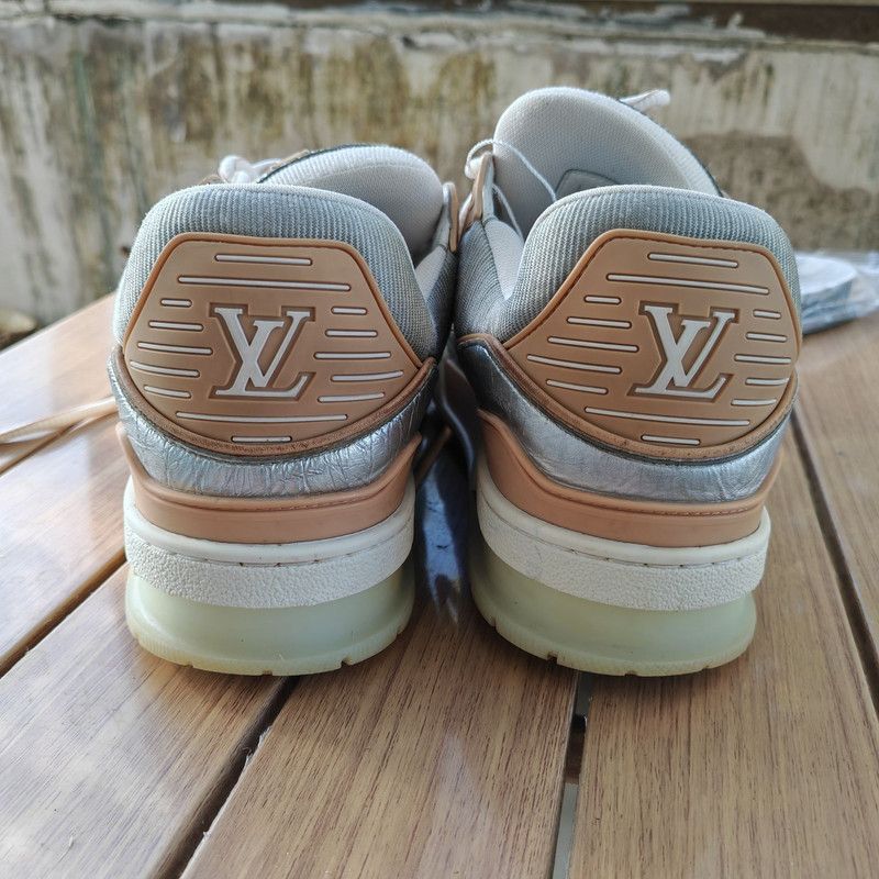 Louis Vuitton Louis Vuitton Stylish Silver Trainer Sneakers for Men 0089 Size US 8 / EU 41 - 3 Thumbnail