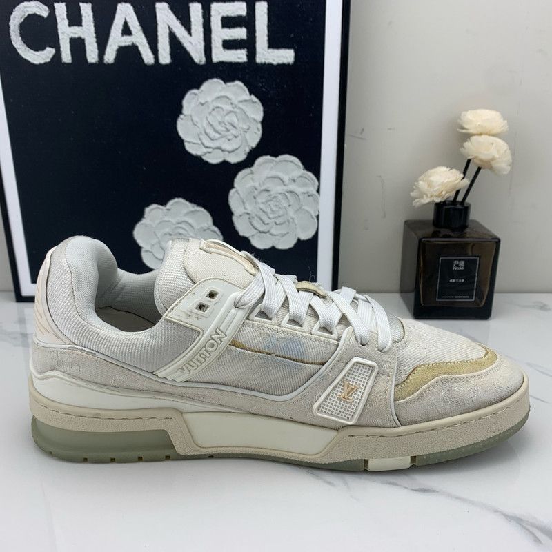 Louis Vuitton Louis Vuitton Classic Trainer Sneakers in White 0089 Size US 8 / EU 41 - 7 Thumbnail