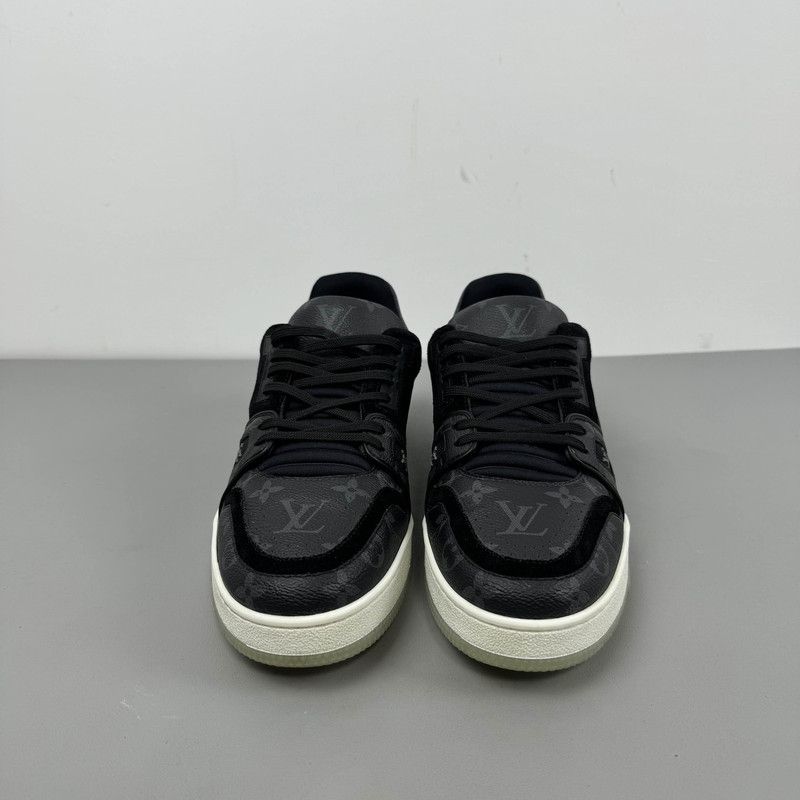 Louis Vuitton Louis Vuitton Stylish Low-Top Trainers for Men 0089 Size US 8.5 / EU 41-42 - 2 Thumbnail