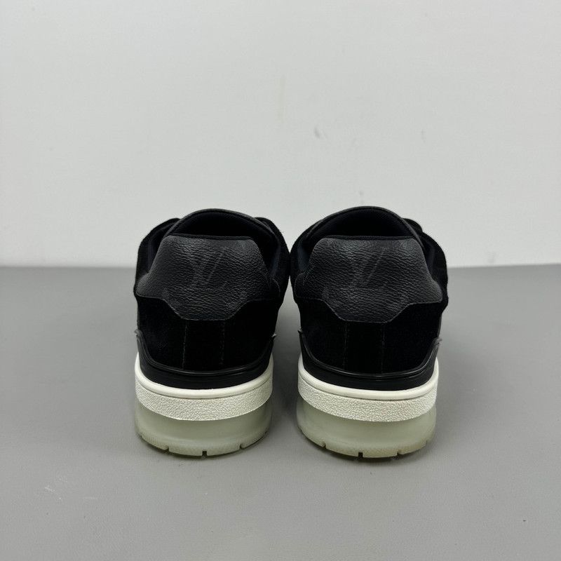 Louis Vuitton Louis Vuitton Stylish Low-Top Trainers for Men 0089 Size US 8.5 / EU 41-42 - 3 Thumbnail