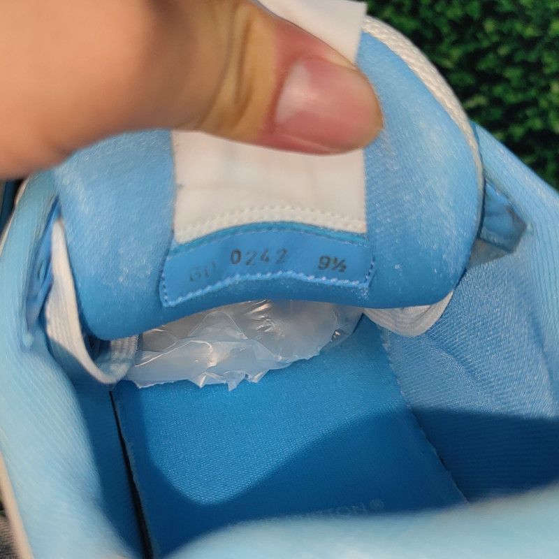 Louis Vuitton Louis Vuitton Blue and White Trainer Sneakers 0089 Size US 10.5 / EU 43-44 - 5 Thumbnail
