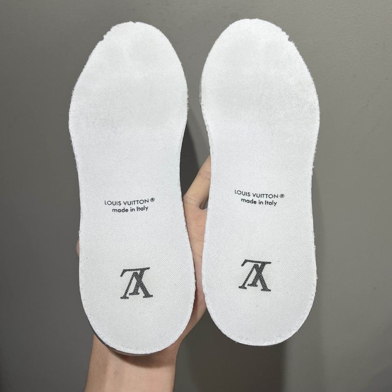 Louis Vuitton Nigo x Louis Vuitton Trainer Sneakers for Men 0089 Size US 8 / EU 41 - 18 Thumbnail