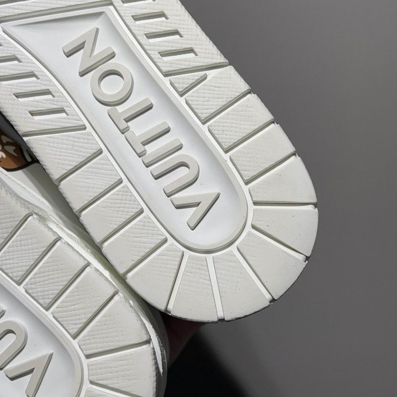 Louis Vuitton Nigo x Louis Vuitton Trainer Sneakers for Men 0089 Size US 8 / EU 41 - 13 Thumbnail