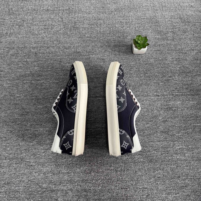 Louis Vuitton Louis Vuitton Stylish Casual Sneakers in Blue 0089 Size US 9.5 / EU 42-43 - 7 Thumbnail