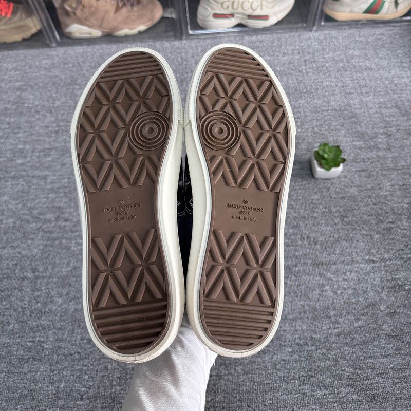 Louis Vuitton Louis Vuitton Stylish Casual Sneakers in Blue 0089 Size US 9.5 / EU 42-43 - 4 Thumbnail