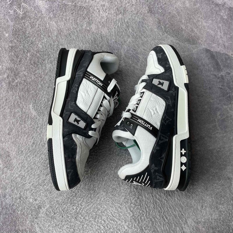 Louis Vuitton Louis Vuitton Trainer Panda Low-Top Sneakers 0089 Size US 9.5 / EU 42-43 - 8 Thumbnail