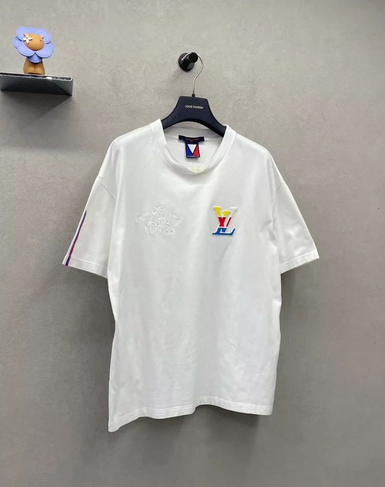 Louis Vuitton Louis Vuitton Logo Embroidered White T-shirt -dmc Size US L / EU 52-54 / 3 - 4 Thumbnail