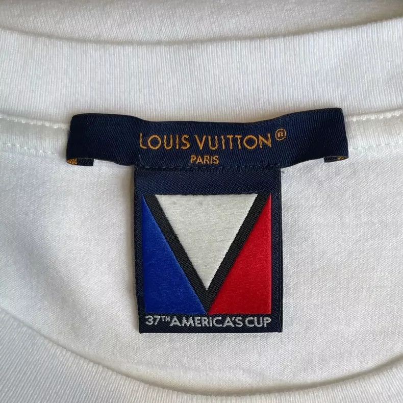 Louis Vuitton Louis Vuitton Logo Embroidered White T-shirt -dmc Size US L / EU 52-54 / 3 - 6 Thumbnail